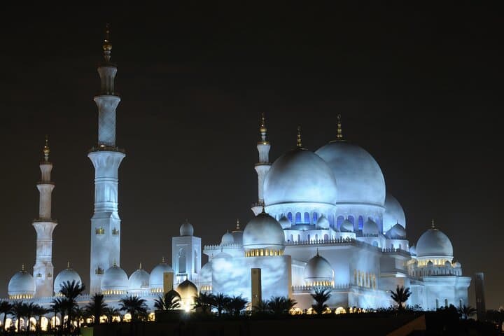 Private Full-Day Abu Dhabi Tour: Sheikh Zayed, Qasr Al Watan & Louvre Abu Dhabi photo 2