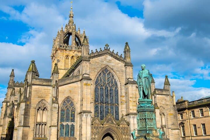 Edinburgh Old Town Walking Tour: Royal Mile, Greyfriars & Literary Sights photo 2
