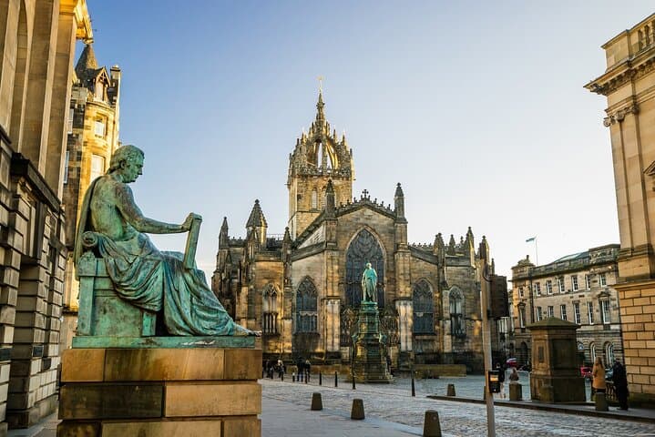 Edinburgh Old Town Walking Tour: Royal Mile, Greyfriars & Literary Sights photo 4