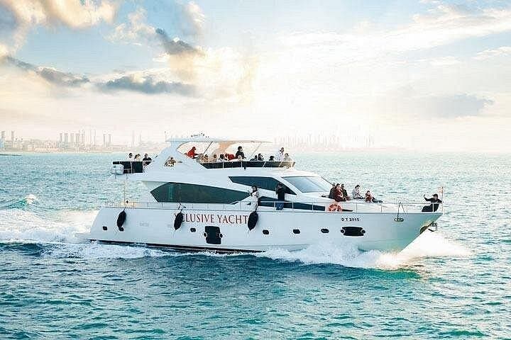 Dubai Marina Shared Yacht Cruise with Dining — 90-Minute Skyline Experience