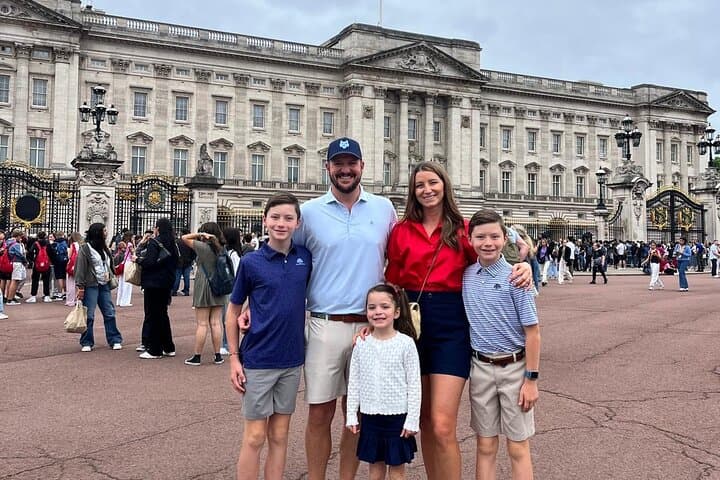 Early Morning London Black Cab Tour — Sightseeing with Heathrow Drop-Off photo 3