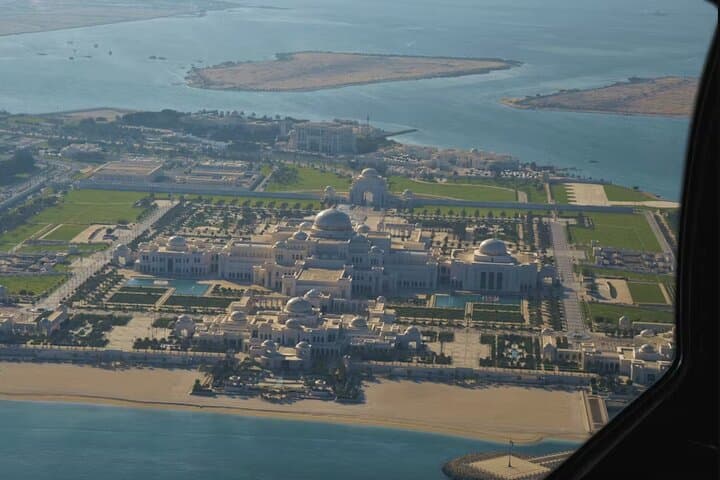 Abu Dhabi Helicopter Tour: 30-Minute Gulf and Skyline Flight Over Corniche photo 2