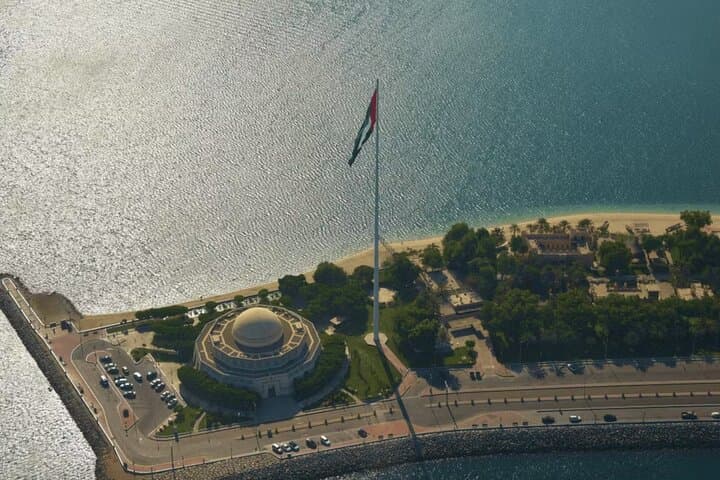 Abu Dhabi Helicopter Tour: 30-Minute Gulf and Skyline Flight Over Corniche photo 6