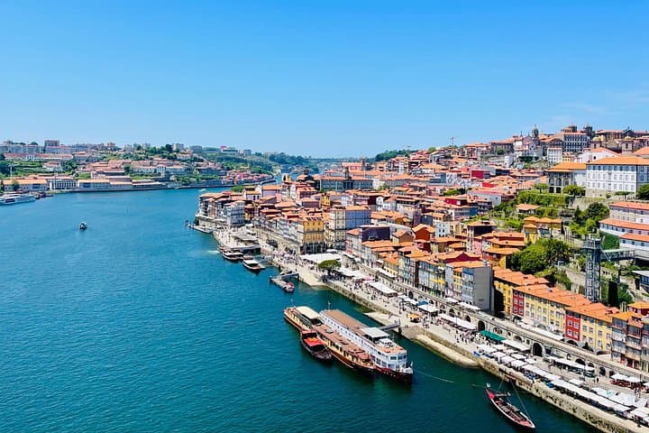 Private Transfer from Porto to Lisbon with Stops in Aveiro, Nazaré, Óbidos & Coimbra photo 4