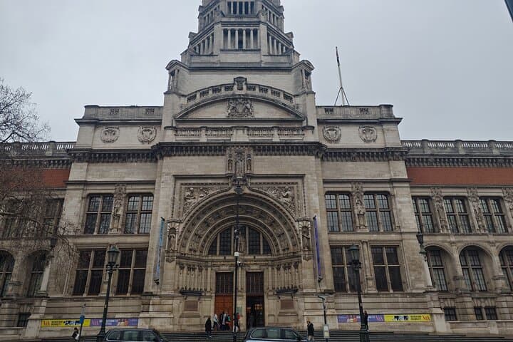 Private Victoria and Albert Museum Tour: Curated Art & Design Experience photo 2