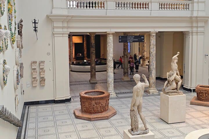 Private Victoria and Albert Museum Tour: Curated Art & Design Experience