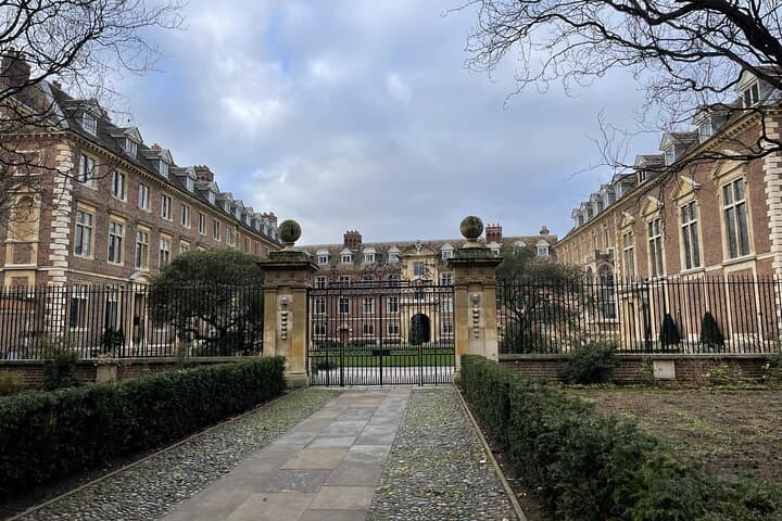 Decode Cambridge: Darwin to DNA Outdoor Escape Walk photo 5