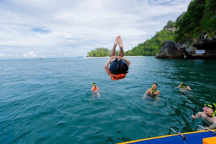 Krabi 9 Islands and Hong Island Speedboat Adventure: Full-Day Snorkel & Sandbar Tour photo 6