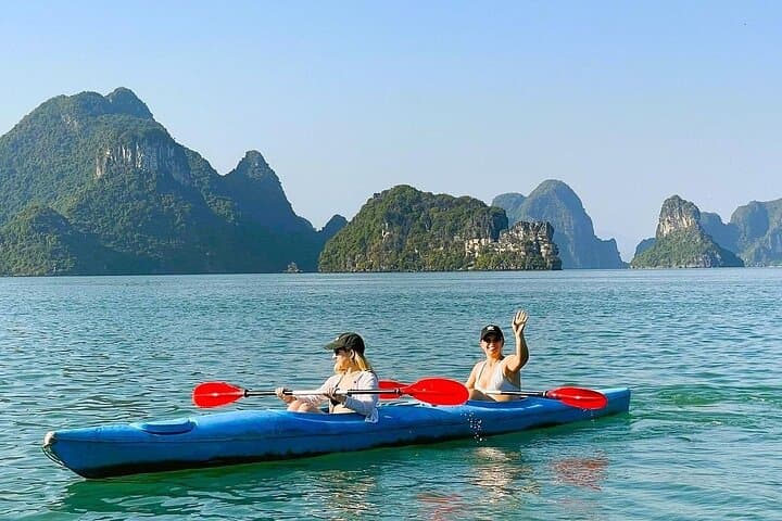 Private Speedboat to Halong & Lan Ha Bay: Kayak Bright & Dark Caves and Ba Trai Dao