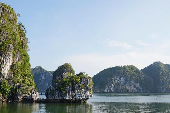 Private Speedboat to Halong & Lan Ha Bay: Kayak Bright & Dark Caves and Ba Trai Dao photo 2