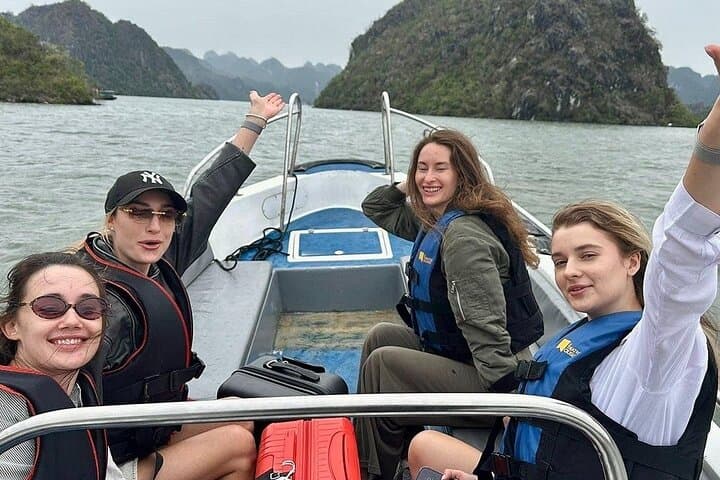 Private Speedboat to Halong & Lan Ha Bay: Kayak Bright & Dark Caves and Ba Trai Dao photo 4