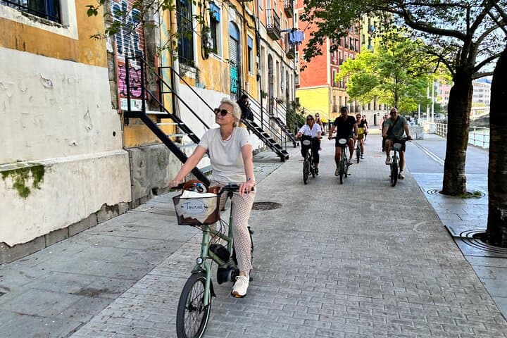 Bilbao Highlights: Half-Day E‑Bike Tour of the Guggenheim and Old Town photo 3