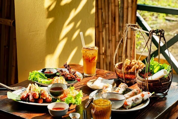 Hoi An Street Food Walking Tour — Taste Authentic Vietnamese Vietnamese Dishes photo 5
