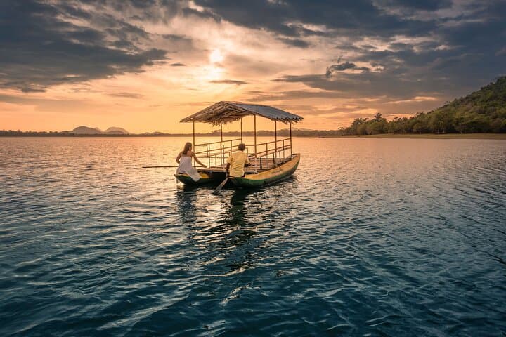 Sunrise Sorabora Lake: Boat Ride, Trek and Lakeside Breakfast in Uva Province photo 2