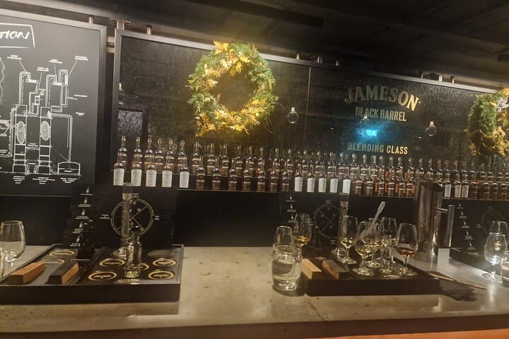 Jameson Black Barrel Blending & Roe & Co Cocktail Masterclass in Dublin photo 5