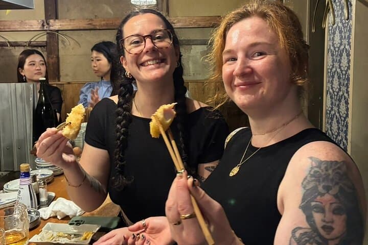 Osaka Food Crawl: Namba & Dotonbori Izakaya Tour with Local Guide