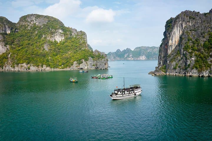 Hanoi to Ninh Binh and Bai Tu Long Bay: 3-Day Cruise & Karst Adventure photo 4