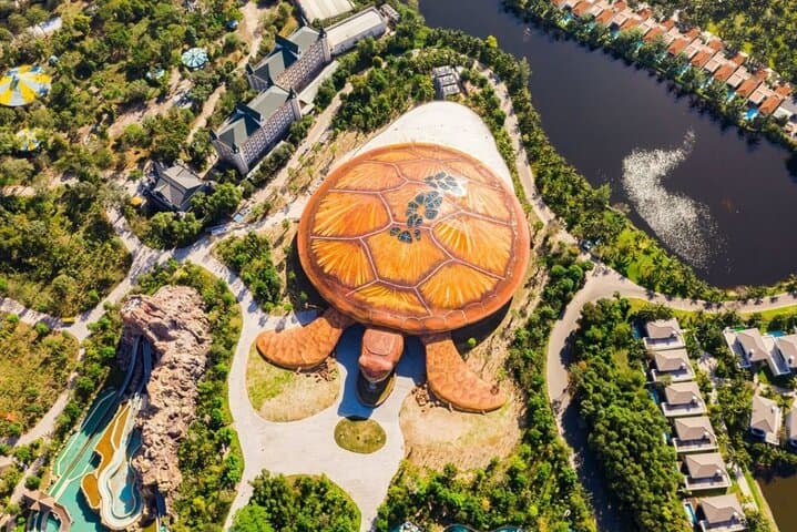 Phu Quoc Safari and VinWonders: Full-Day Wildlife and Theme Park Adventure