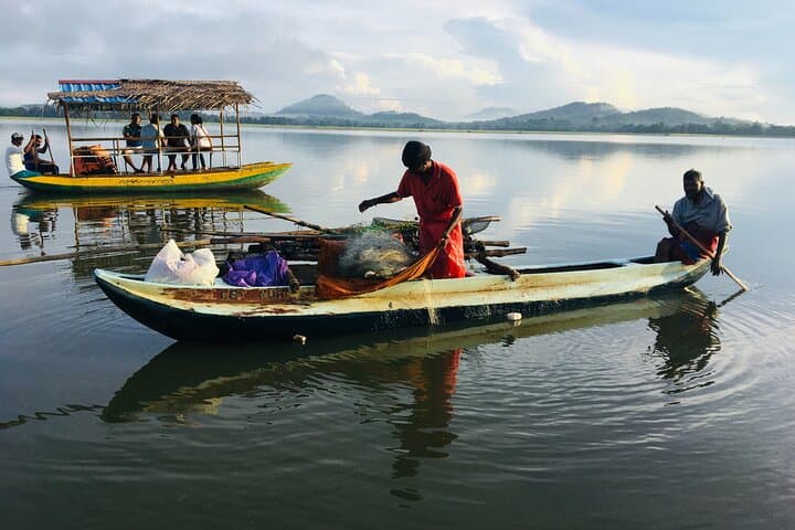 Sunrise Sorabora Lake: Boat Ride, Trek and Lakeside Breakfast in Uva Province photo 5