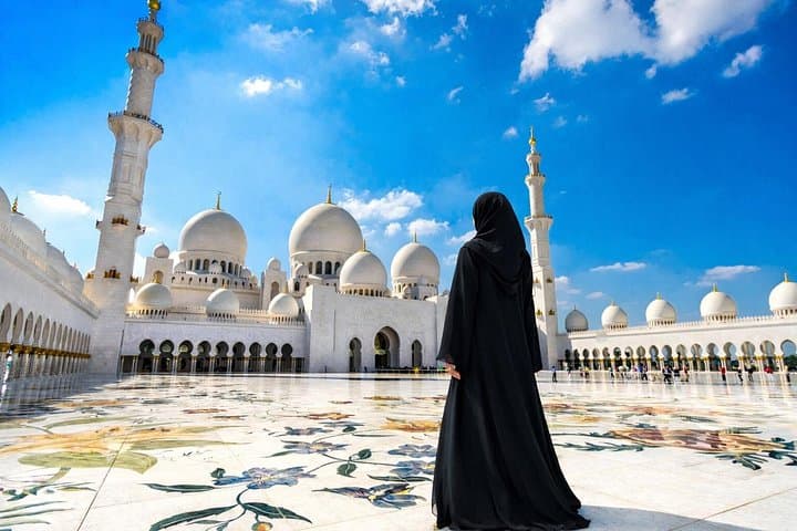Full-Day Private Abu Dhabi Tour: Sheikh Zayed, Louvre Abu Dhabi & Qasr Al Watan Combo