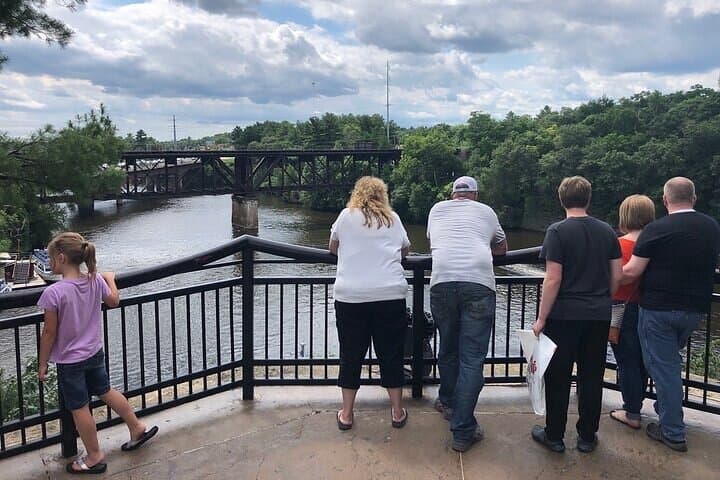 Wisconsin Dells Scavenger Hunt: Self-Guided Walking Adventure Through Kilbourn’s Riverfront photo 2