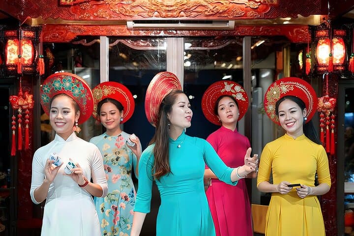 Perfume River Dinner Cruise & Ca Huế Folk Music in Hue
