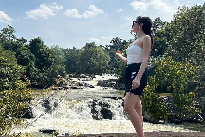 Kandy Road Day Tour: Bopath Ella Waterfall, Royal Rock & Village Lunch (Mawanella)