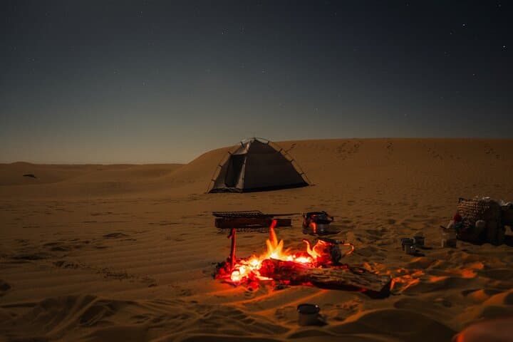 Black and White Desert 2-Day Adventure: Bahariya Oasis & White Desert Camping