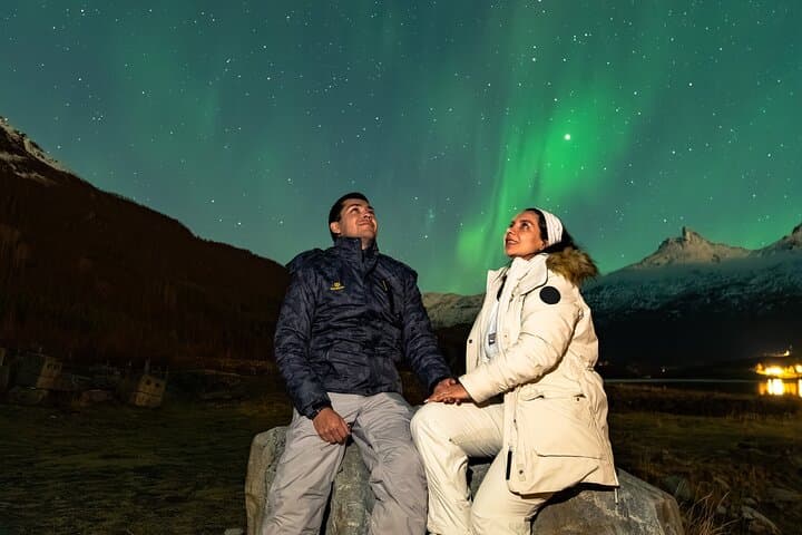 Tromsø Northern Lights Chase: Small-Group Aurora Tour with Photos & Dinner photo 4