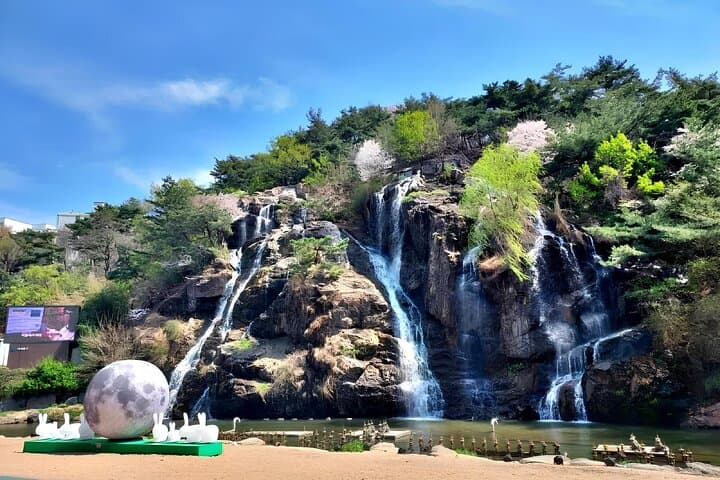 Seoul DMZ Day Trip with Waterfall, Hanok Village & Suspension Bridge photo 2