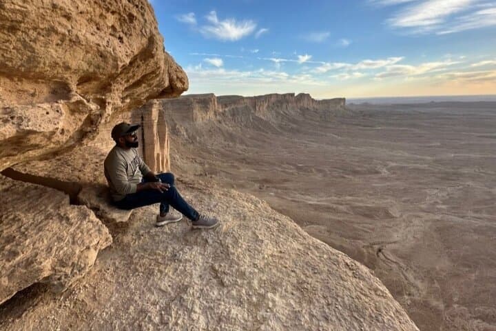 Edge of the World Sunset Hike from Riyadh: 4WD to Tuwaiq Cliffs photo 4