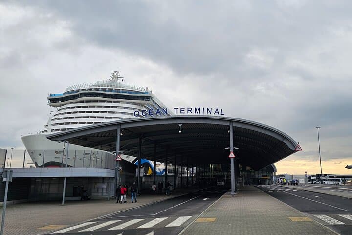 Southampton Port to Heathrow Private Transfer - 90-Min Luxury Shuttle photo 2