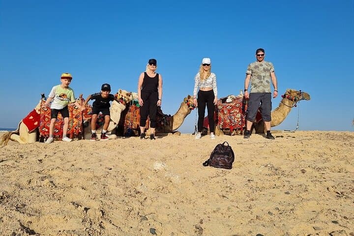 One-Hour Camel Ride in Hurghada Desert with Hotel Transfer