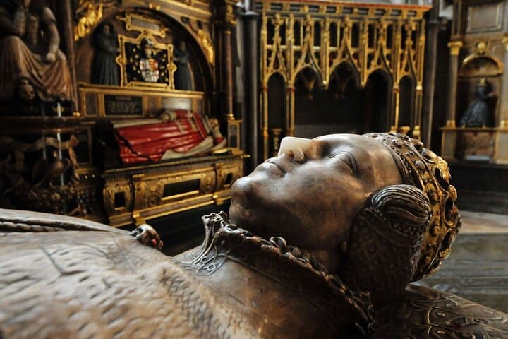Westminster Abbey Entry & Big Ben Guided Walk — Thames Views and Royal History photo 2
