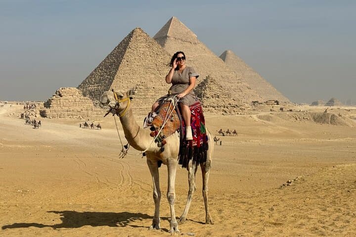 Giza Pyramids & Sphinx Mobile Photoshoot Tour with Expert Guide photo 4