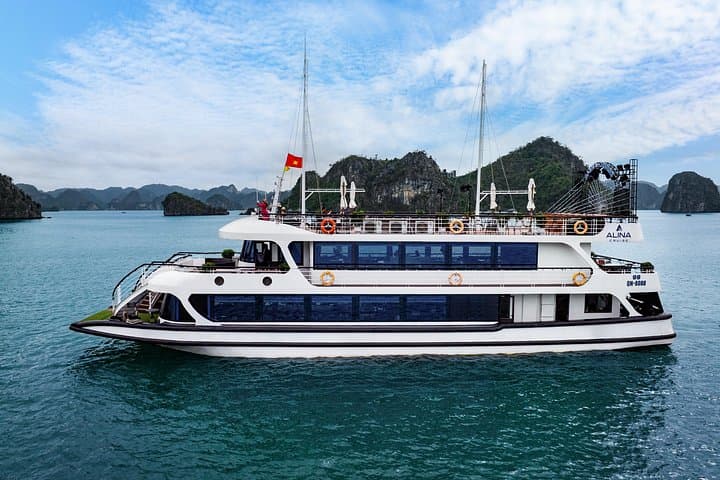 Halong Bay Luxury Day Cruise: 6-Hour Trip to Surprising Cave & Titop Island photo 4