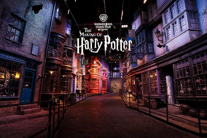 Warner Bros. Studio Tour London: Making of Harry Potter with Central London Transfers