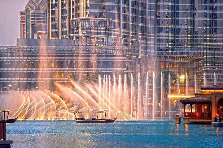 Front-Row at the Dubai Fountain: Traditional Abra Lake Ride