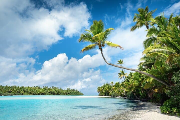 Aitutaki Lagoon Full-Day Private Charter: Snorkel Motus & One Foot Island BBQ