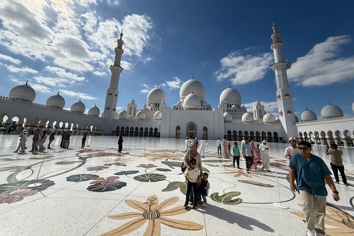 Abu Dhabi Sightseeing: Grand Mosque, Old Souk & Heritage Day Tour