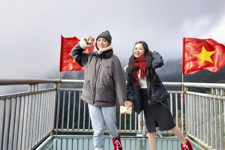 Sapa Glass Bridge & Silver Waterfall Half-Day: O Quy Ho Pass Panoramic Experience