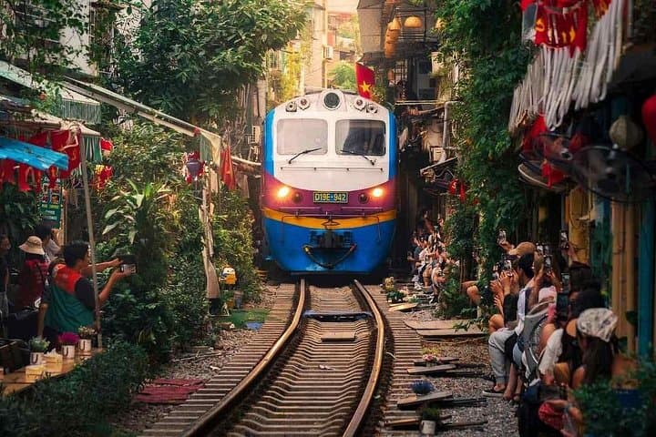 Hanoi Old Quarter Street Food Tour & Train Street Experience photo 1