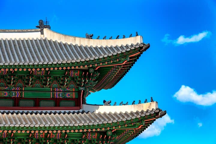 Northern Seoul Walking Tour: Gyeongbokgung Palace, Bukchon Hanok Village & Gwangjang Market photo 3