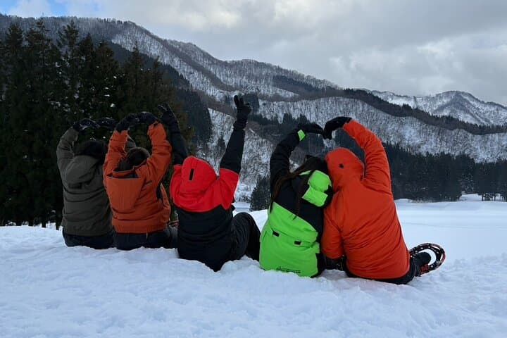 Takane Snow Village Private Tour: Snowshoeing, Kamakura & Local Food in Niigata