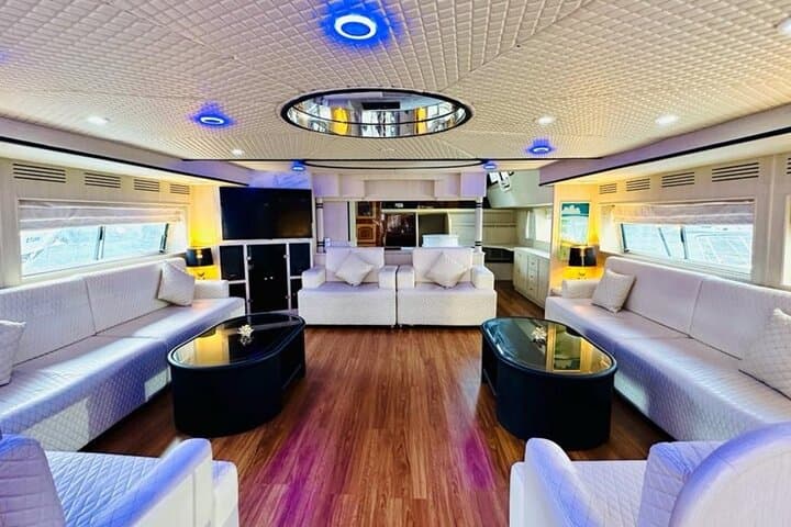 Dubai Marina Shared Luxury Yacht Cruise: Palm, Burj Al Arab & Bluewaters photo 3