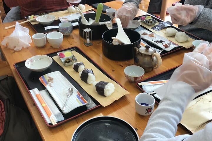 Takane Snow Village Private Tour: Snowshoeing, Kamakura & Local Food in Niigata photo 6