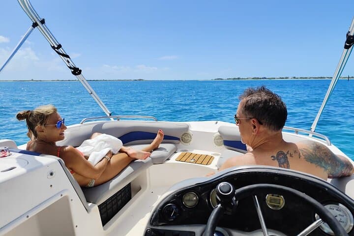 Half-Day Providenciales Snorkel Cruise to La Famille Shipwreck photo 2