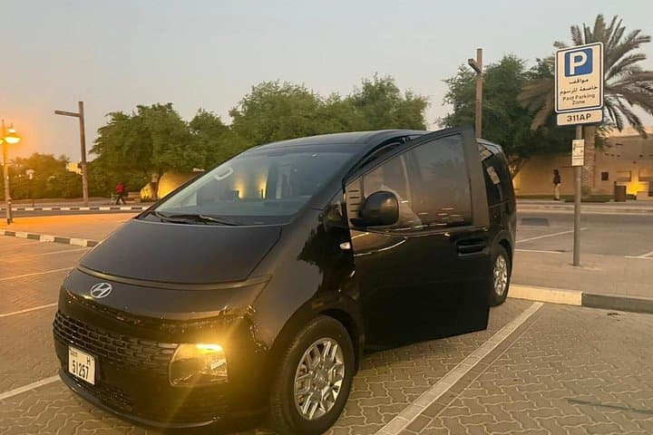 Dubai Luxury Airport and City Transfers by Private Vehicle photo 1