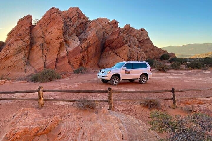 Gooseberry & Wire Mesa Hike: Petroglyphs, Dinosaur Tracks & Sweeping Zion Views