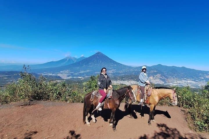 Horseback to Pacaya: Volcano Pizza and Lava-Field Ride from Antigua